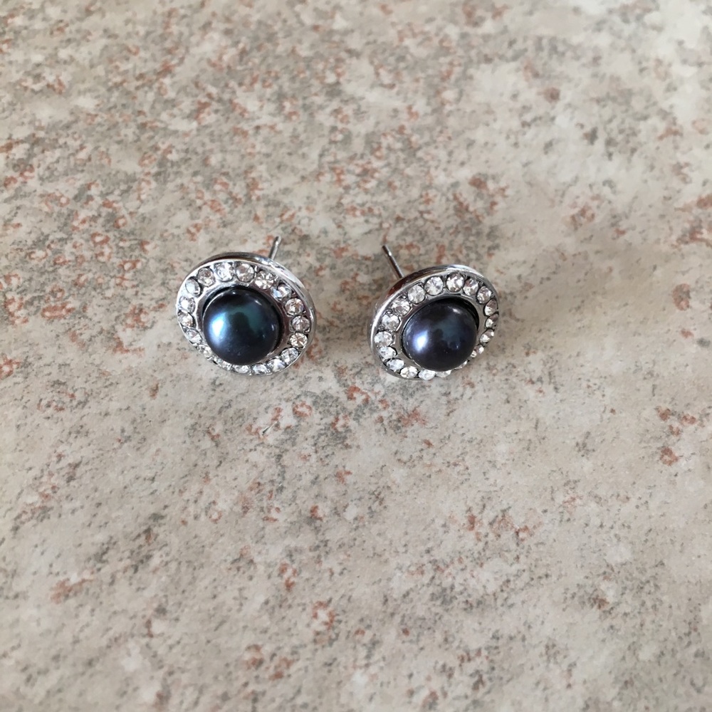 White Gold with Black Pearl Stud Earrings